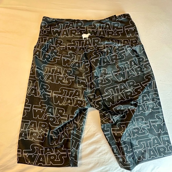 GOLDSHEEP Star Wars Dark Side Camo Leggings Size L EUC - Picture 5 of 5